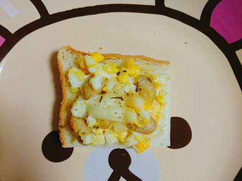 卵ペーストと蒸し大豆のチーズおやつパン